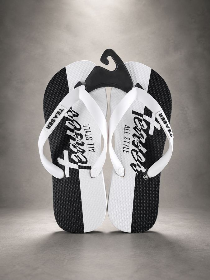 Chinelo TEASER (branco e preto)