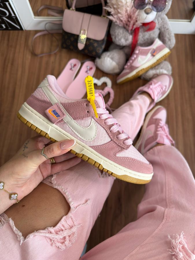 Tênis Nike Dunk Teddy Bear Rosa