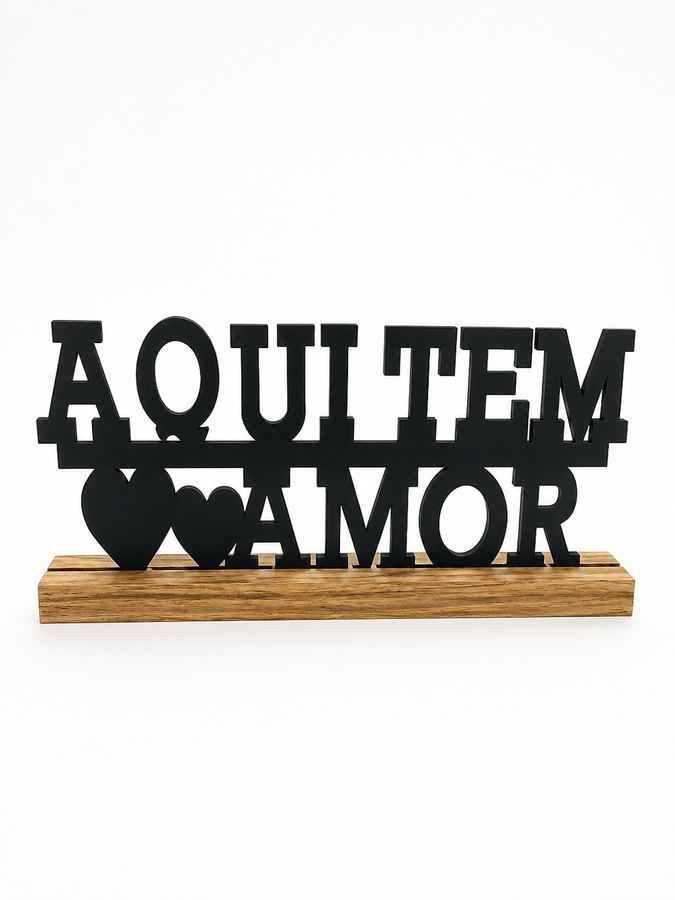 Enfeite Decorativo "Aqui Tem Amor"