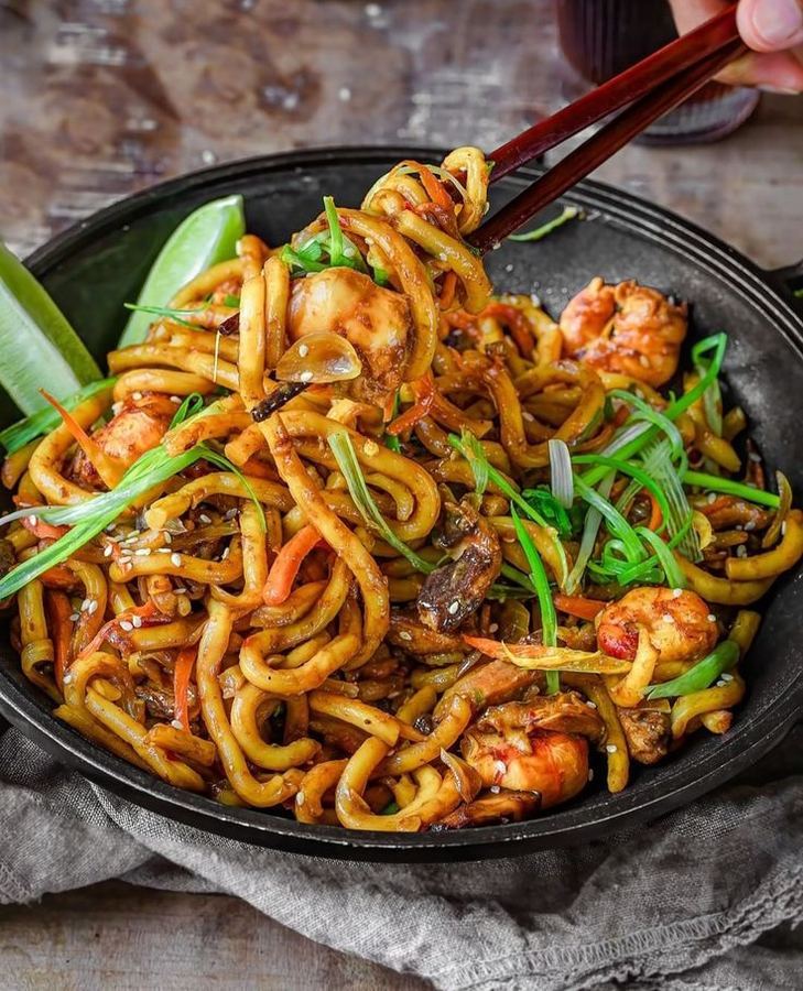 Yakisoba de Camarão Sem Legumes G (3-4 Pessoas)